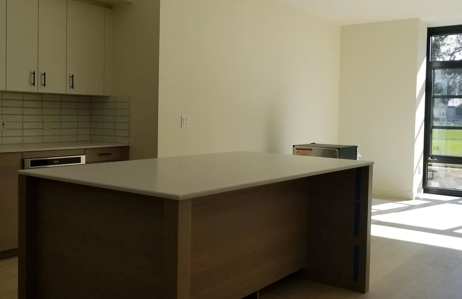 2 bed, 1069 sqft, $8,350 — Photo 2