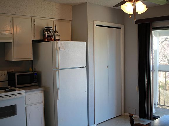 4th image of 407 Manuel Dr APT D