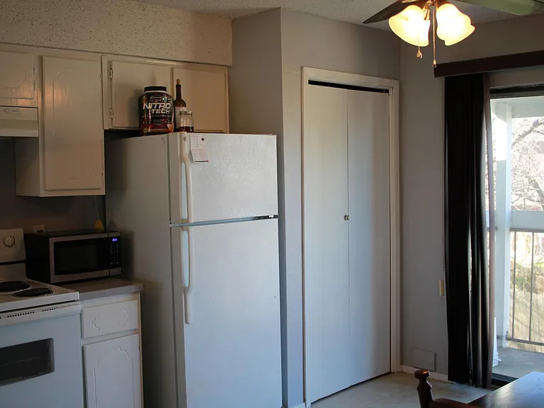 407 Manuel Dr #D — Photo 4