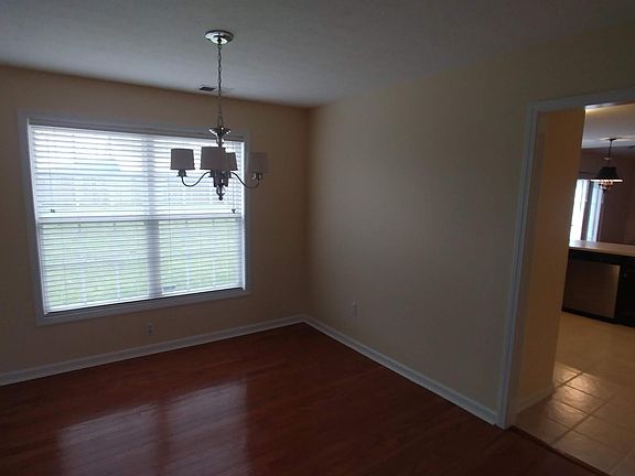 5th image of 327 Wisteria Ct