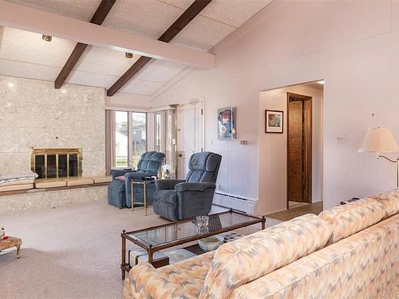 4th image of 26 Berwin Dr