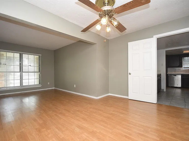 510 Chambly Dr — Photo 15