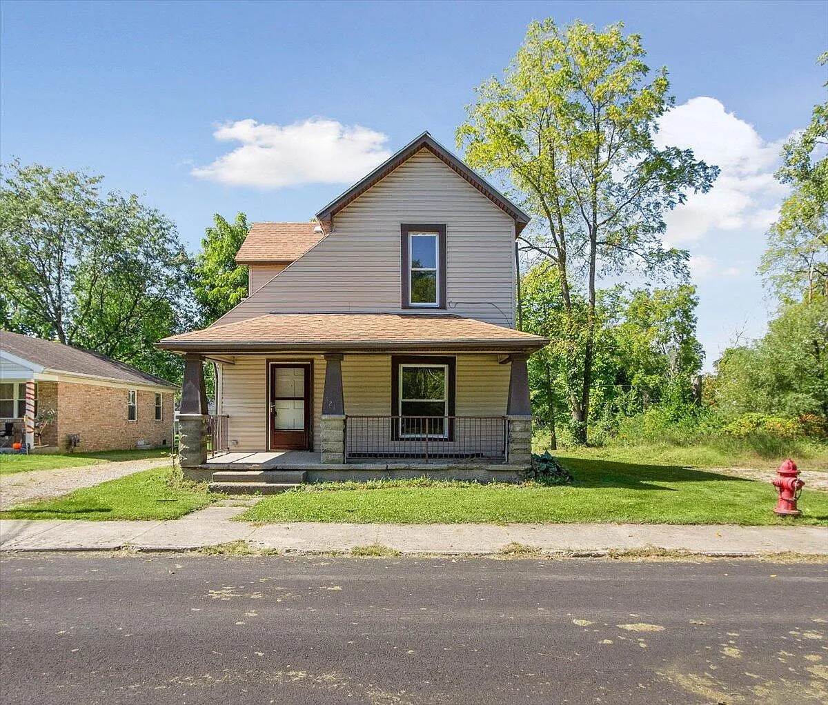 421 Walker St photo 1