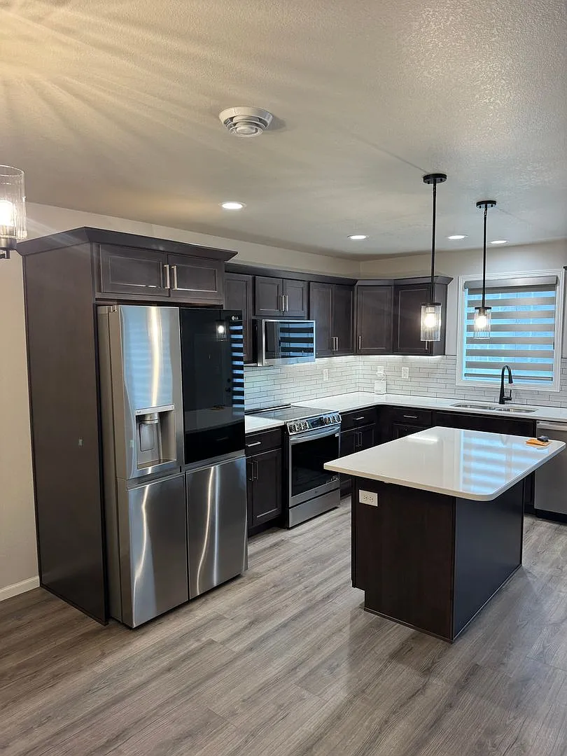Modern 3-Bed Twinhome with Garage & Yard South Grand Forks — Photo 4