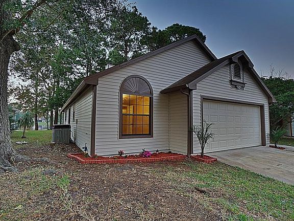 3rd image of 108 Lakeside Cir