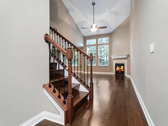 4th image of 5073 Calais Dr