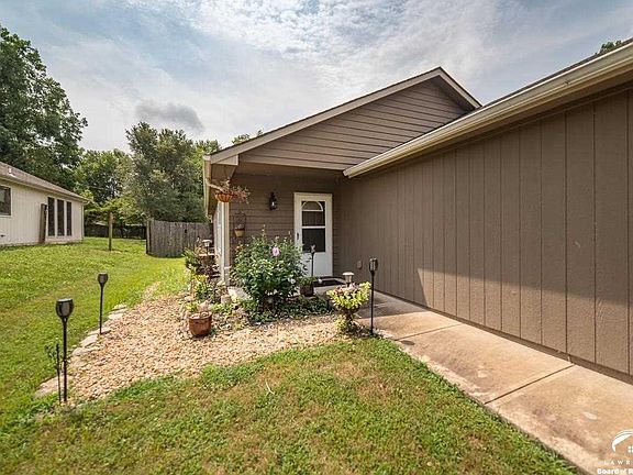 923  Ward Lawrence, KS listing photo #3