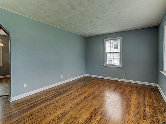 5th image of 2707 Cornell Dr NW