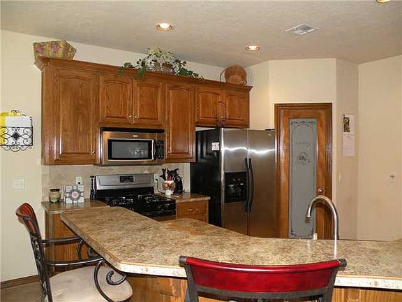 5th image of 8009 N Alberts Dr