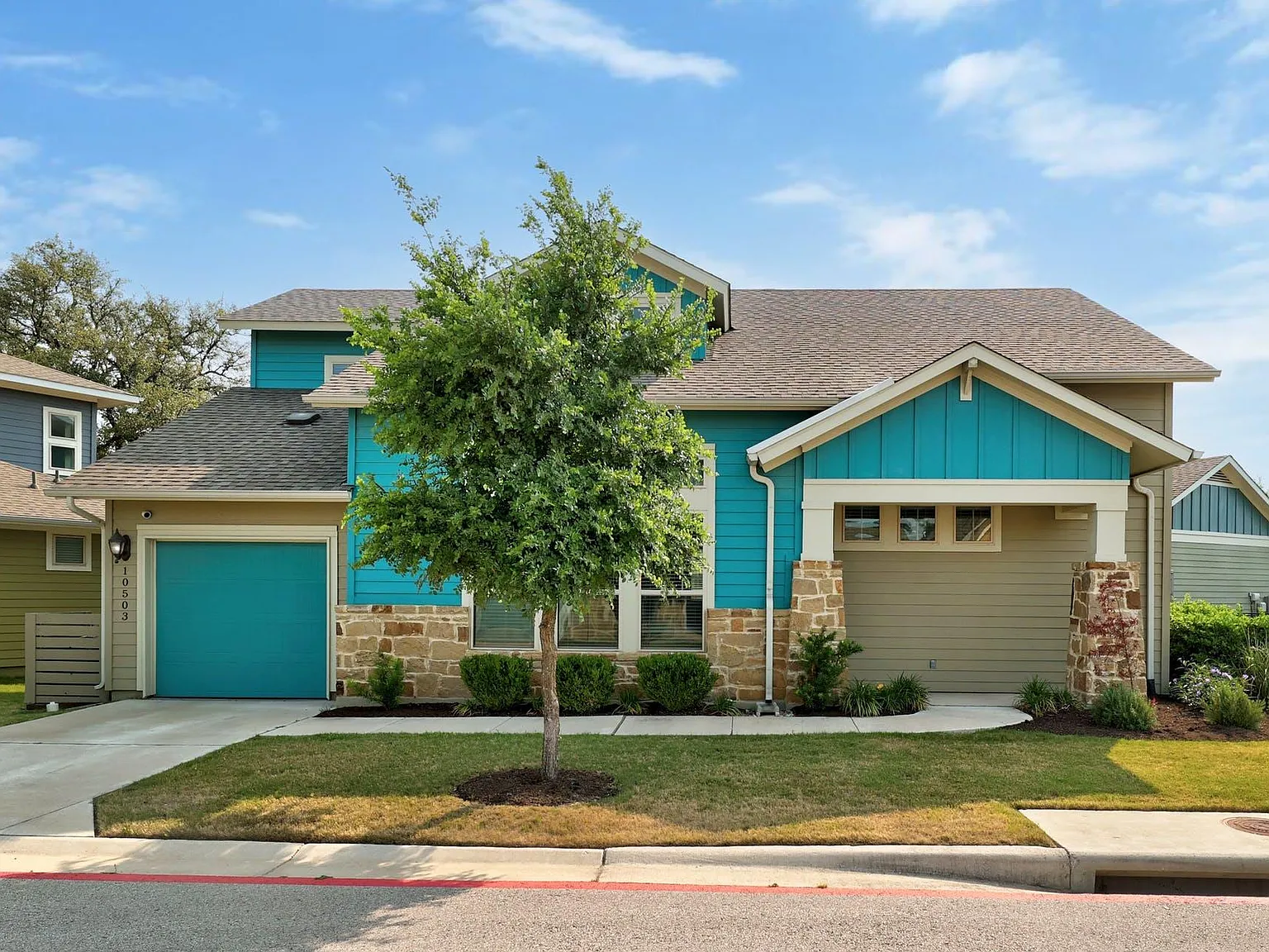 3 bed, 2.5 bath, 1720 sqft, $2,300 — Photo 1