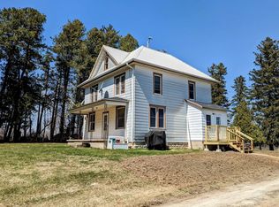 1432 Norske Rd, Decorah, IA 52101