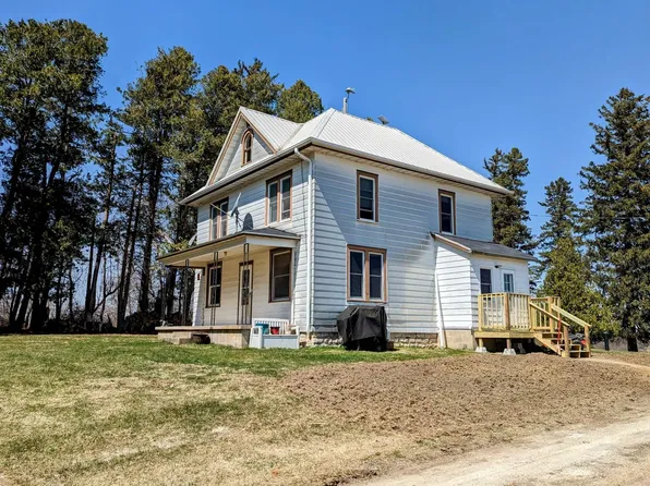 1432 Norske Rd, Decorah, IA 52101