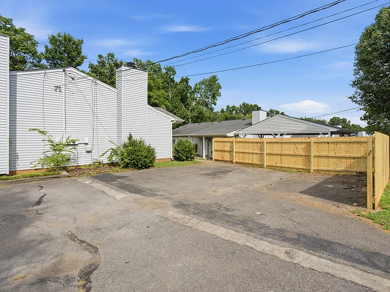 944 Patio Dr — Photo 14