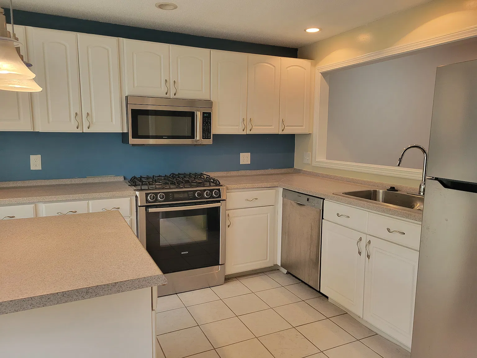 2 bed, 1101 sqft, $3,200 — Photo 2