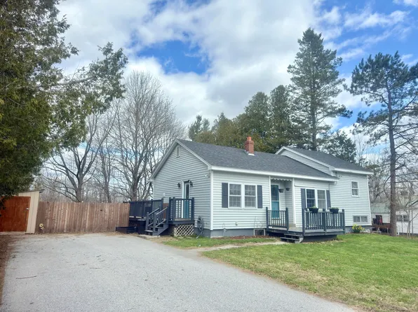 16 Kennebec Road, Hampden, ME 04444