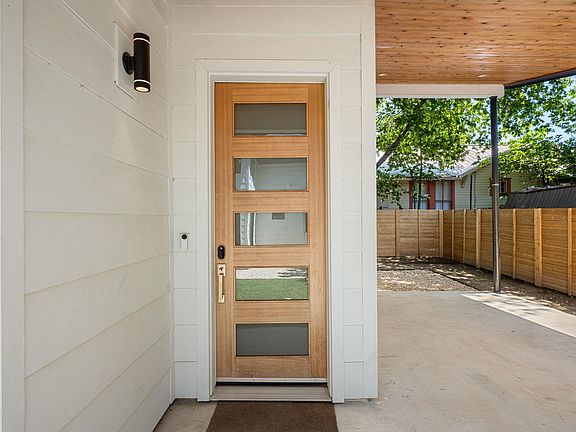 2nd image of 508 Capitol Dr #2