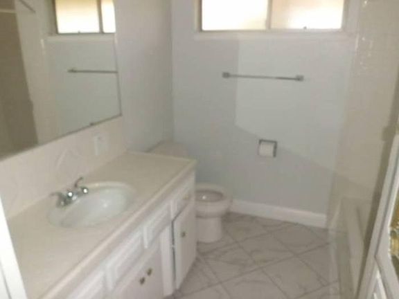 4th image of 5450 Cypress Ave