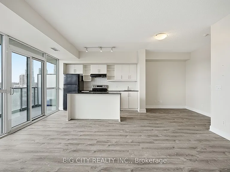 35 Brian Peck Cres #403 — Photo 10