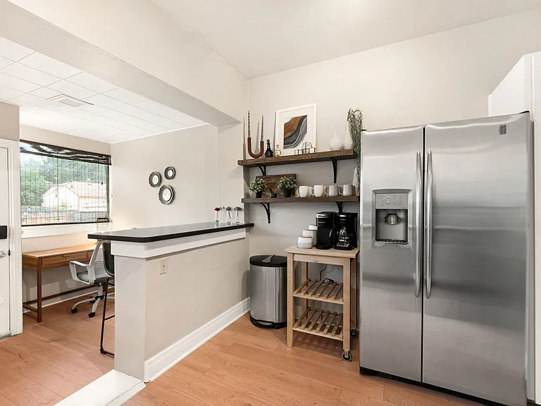228 S Logan St — Photo 10