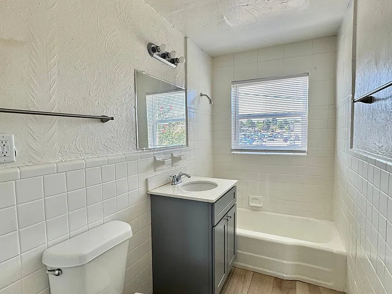 2030 NW 25th St #6 — Photo 14