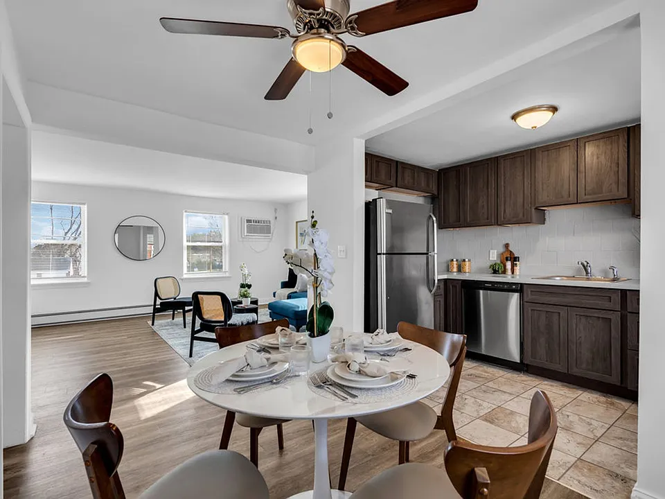 Maple Court Apartments