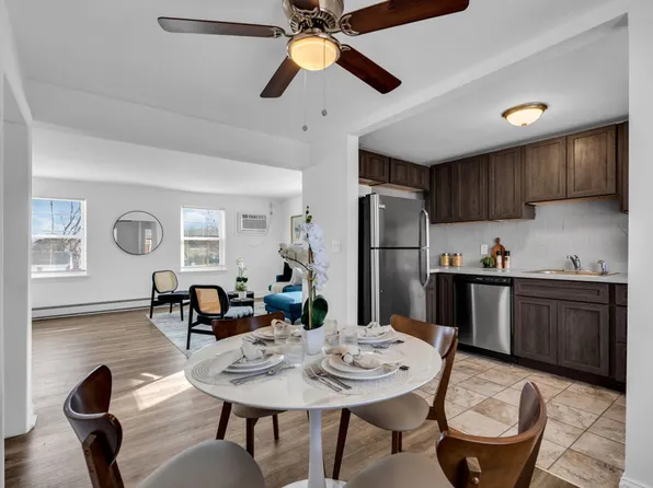 Maple Court Apartments