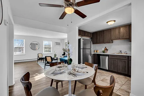 Maple Court Apartments Photo 1