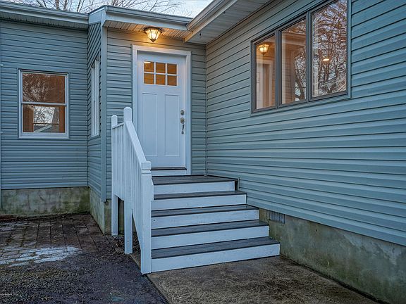 3rd image of 224 Elizabeth Ave