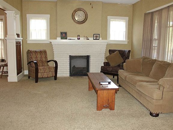 3rd image of 421 W Olive Ave