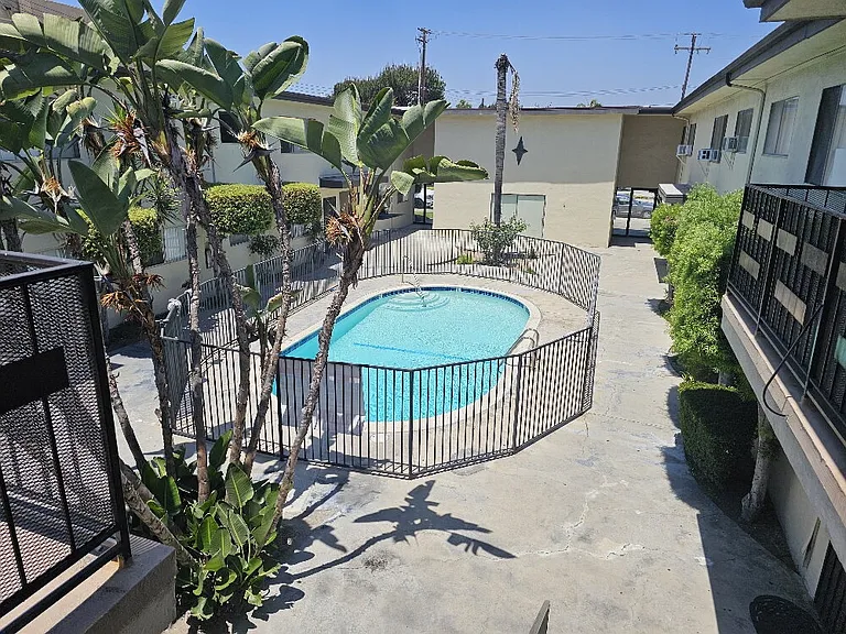12522 Paramount Blvd #6 — Photo 5
