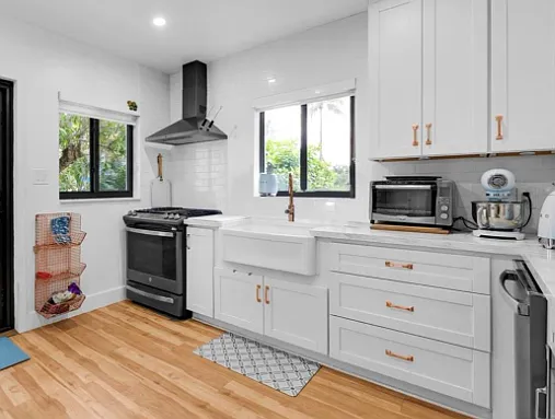 3 bed, 2.0 bath, 1340 sqft, $6,900 — Photo 3