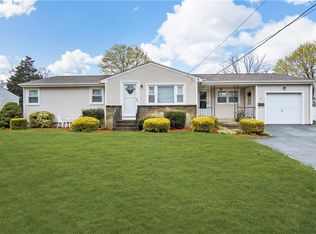 91 Ticonderoga Dr, Warwick, RI 02889