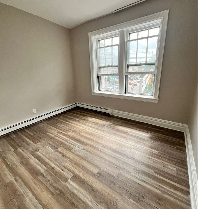 2nd image of 159 Hutton St #1