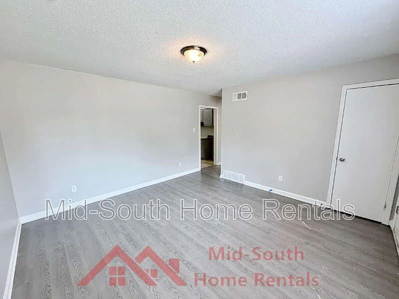 3 bed, 1.5 bath, 1184 sqft, $1,150 — Photo 3