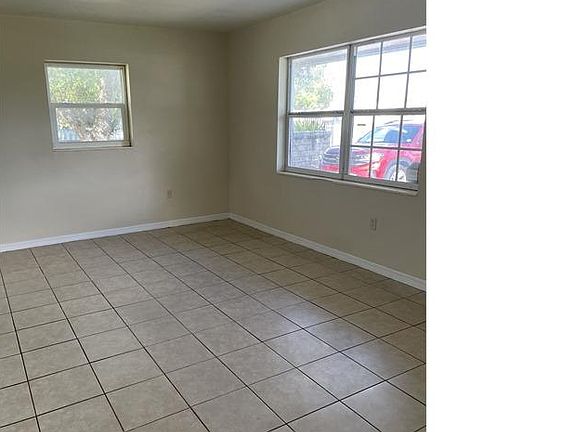 3rd image of 2920 NW 207th St