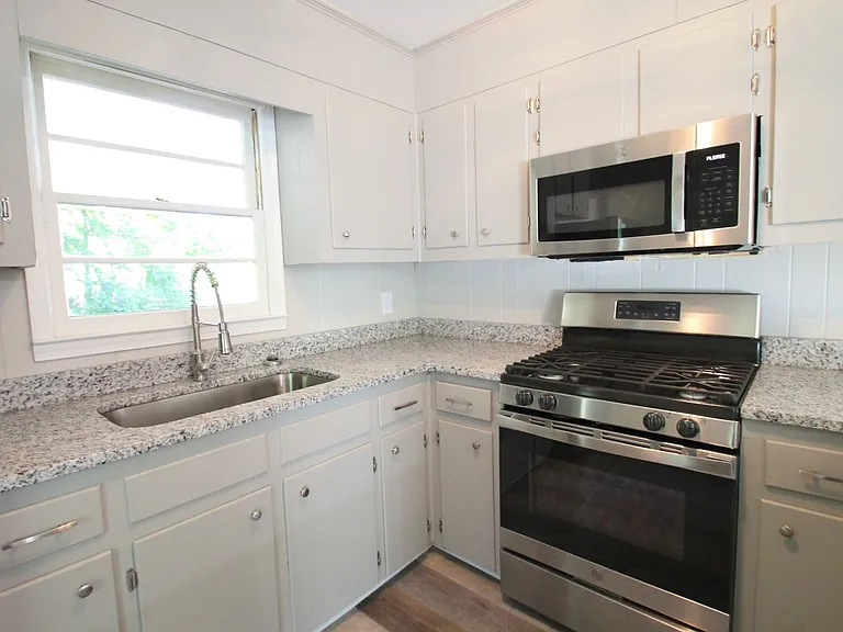 1535 Glasscock Rd — Photo 8