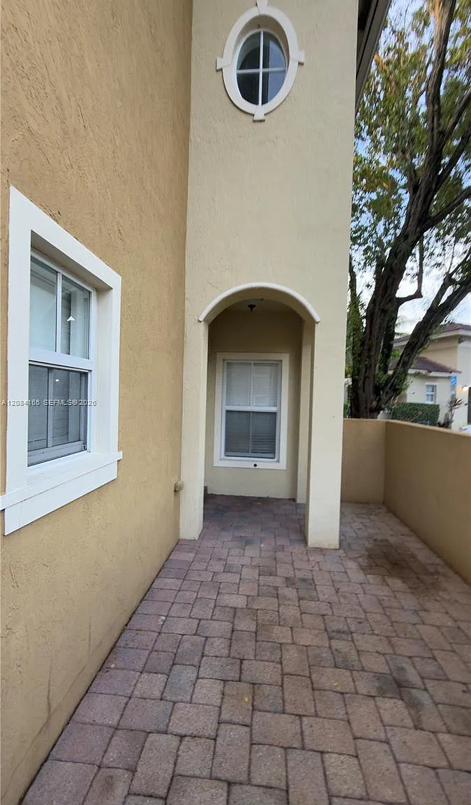 2851 W Prospect Rd — Photo 3