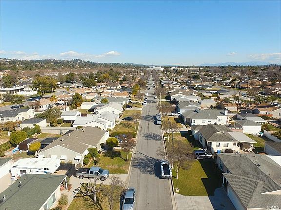 Lovely quiet neighborhood. Walking distance to the Whittwood Towncenter in