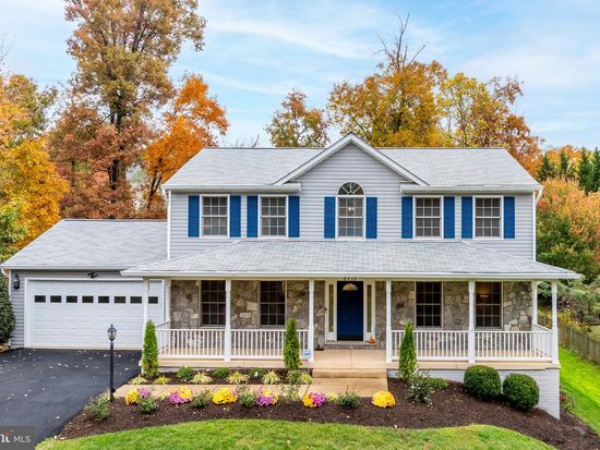8926 Jameson St, Lorton, VA 22079