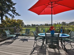 5512 Beach Bluff Dr, Freeland, WA 98249