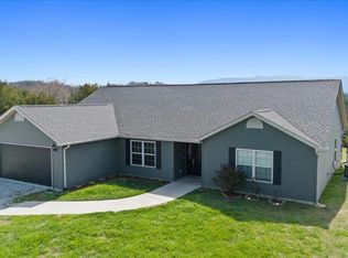 2095 Chestnut Hill Rd, Dandridge, TN 37725