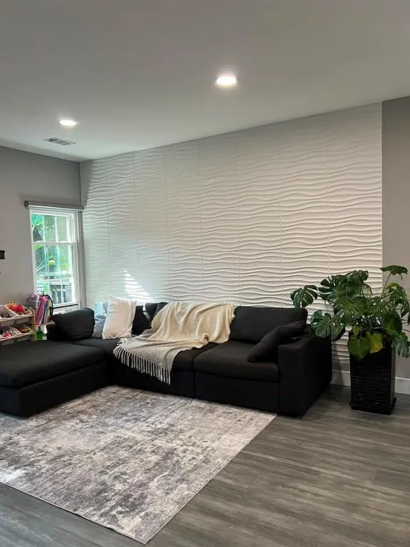3 bed, 3.0 bath, 1636 sqft, $2,500 — Photo 3