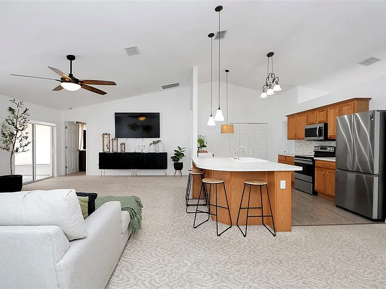 10648 SW 38th Ave — Photo 40