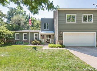 2561 Birchcrest Dr SE, Grand Rapids, MI 49506