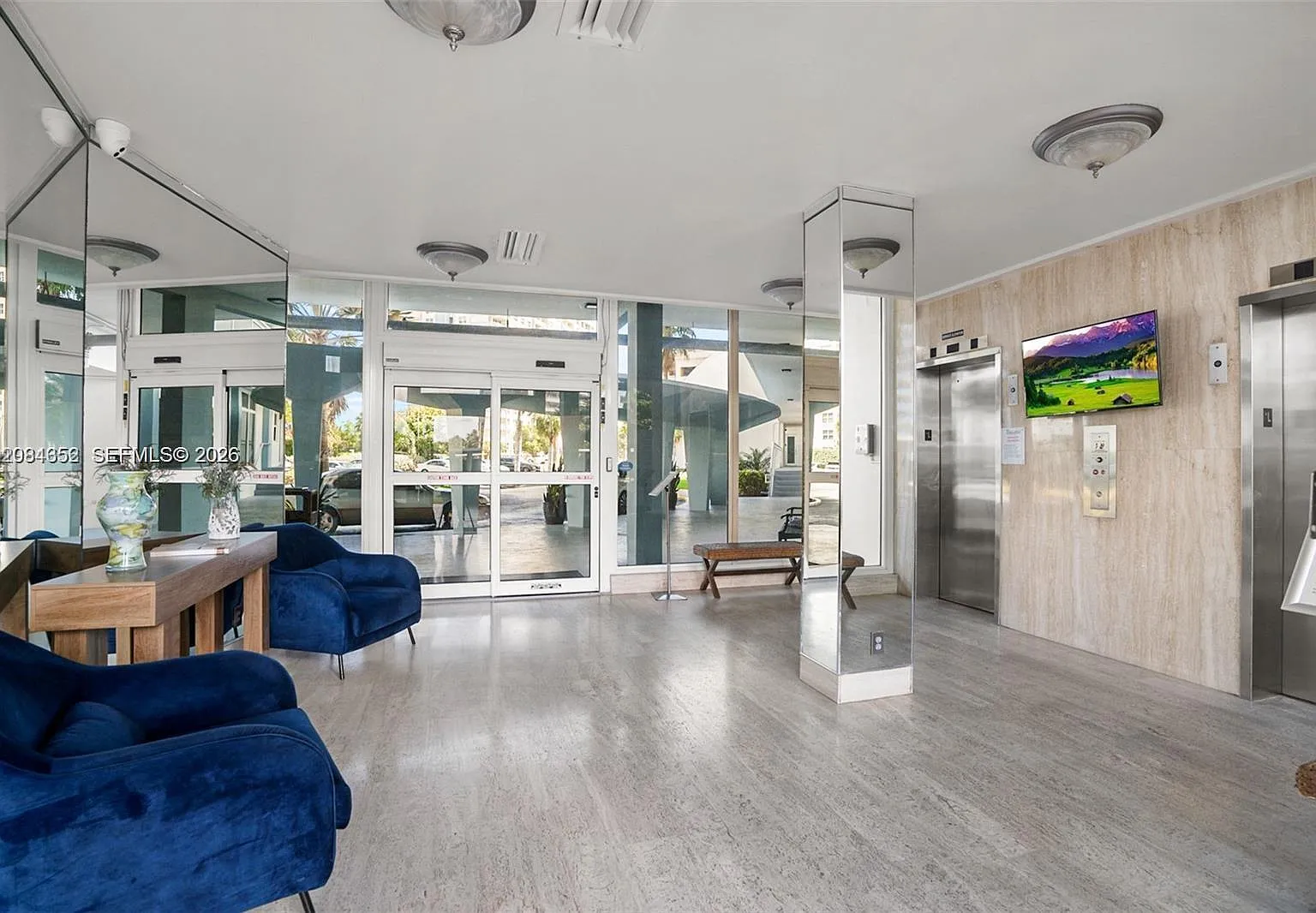 Granada House Condominium — Photo 3