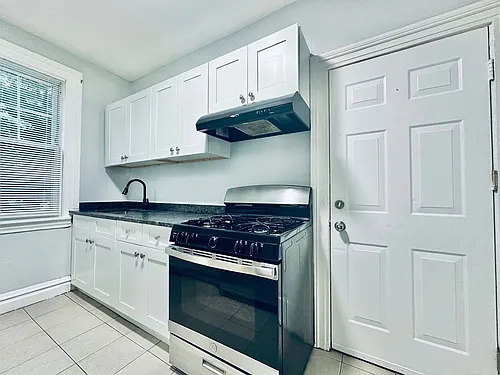 610 George St Photo 1