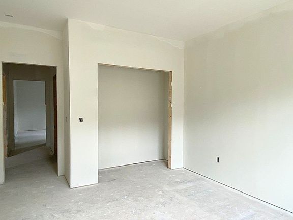 4th image of 7 Walden Woods Loop