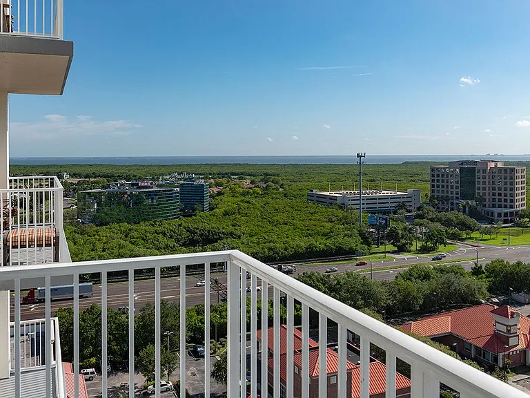WaterView Echelon City Center — Photo 32