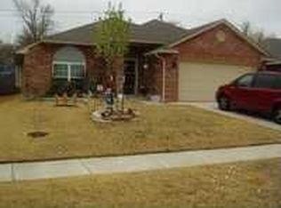 9421 Apple Dr, Midwest City, OK 73130