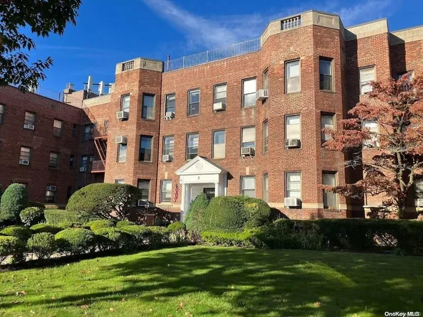 2 Herrick Drive #3J, Lawrence, NY 11559